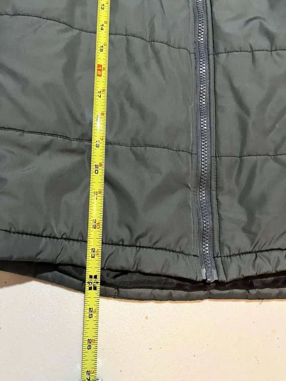003-0062 Crown & Ivy youth  Black and Gray Colorblock Puffer Vest